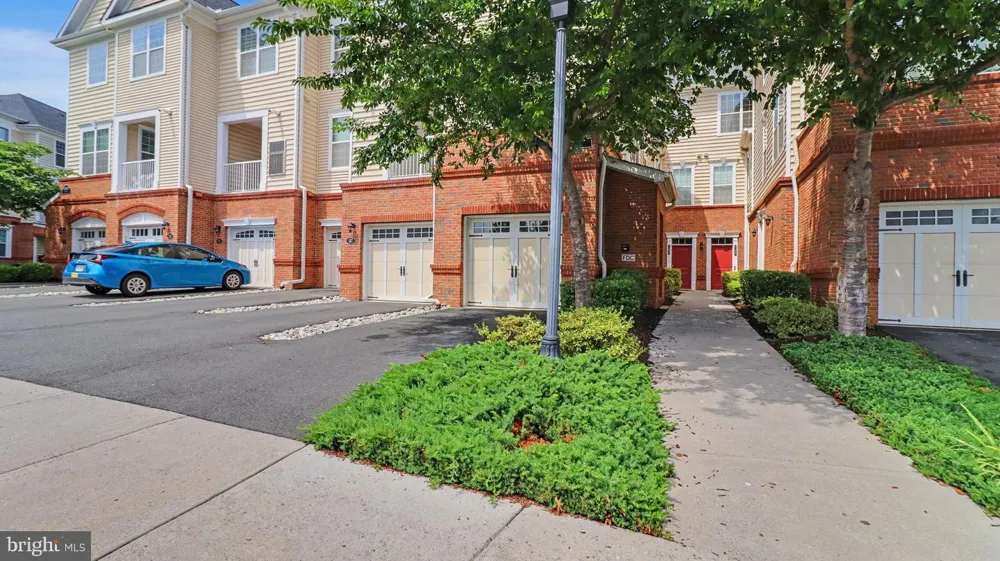 43031 FOXTRAIL WOODS TERRACE #106 Ashburn, VA 20148