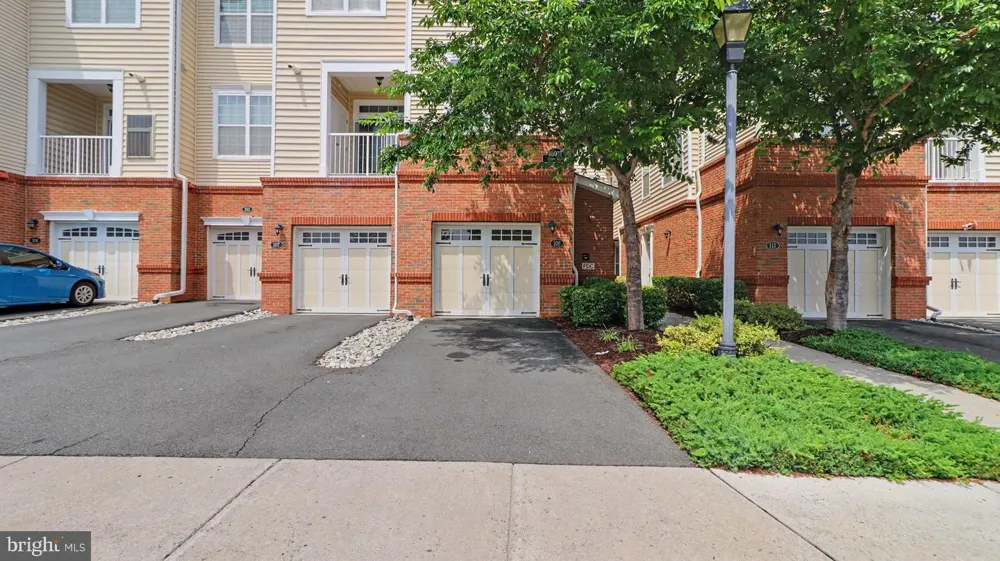 43031 FOXTRAIL WOODS TERRACE #106 Ashburn, VA 20148