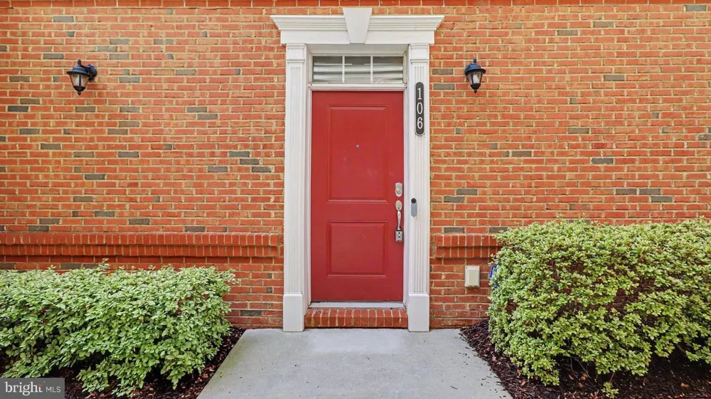 43031 FOXTRAIL WOODS TERRACE #106 Ashburn, VA 20148