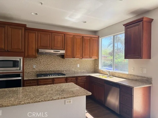 5732 Ridgemark Fontana, CA 92336