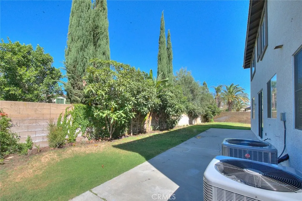 5732 Ridgemark Fontana, CA 92336