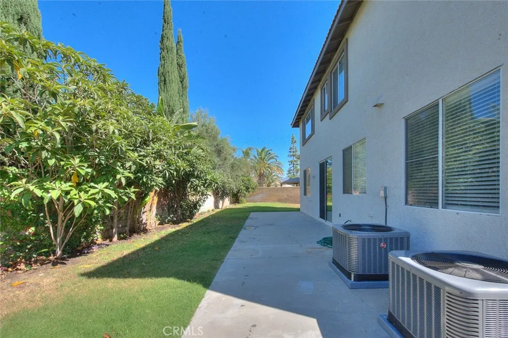 5732 Ridgemark Fontana, CA 92336