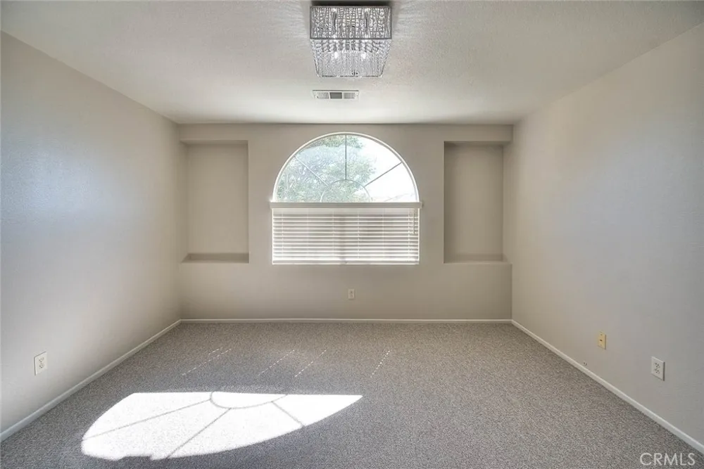 5732 Ridgemark Fontana, CA 92336