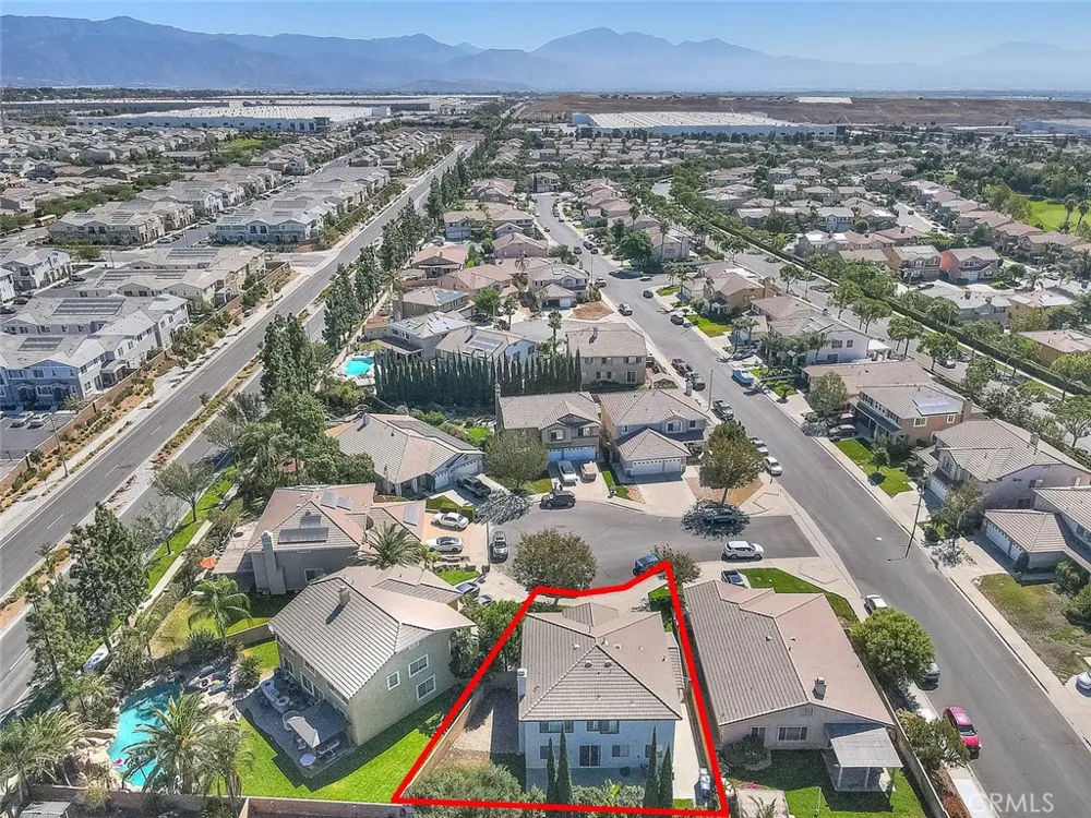 5732 Ridgemark Fontana, CA 92336