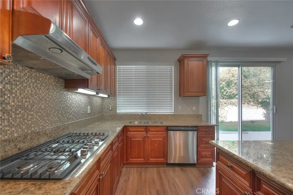 5732 Ridgemark Fontana, CA 92336