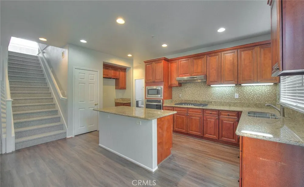 5732 Ridgemark Fontana, CA 92336