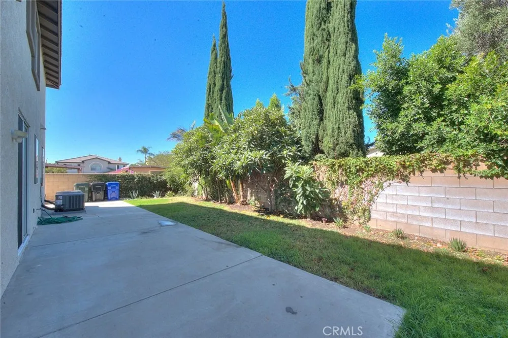 5732 Ridgemark Fontana, CA 92336