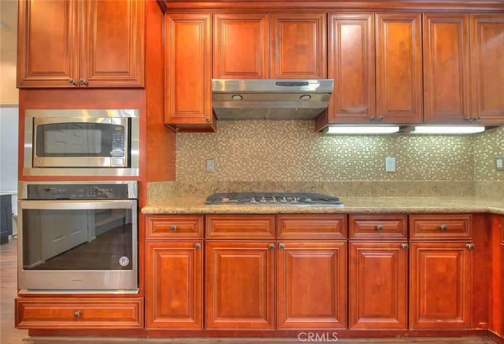 5732 Ridgemark Fontana, CA 92336