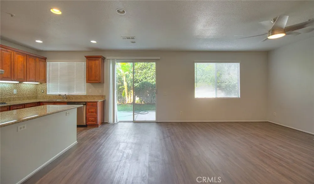5732 Ridgemark Fontana, CA 92336