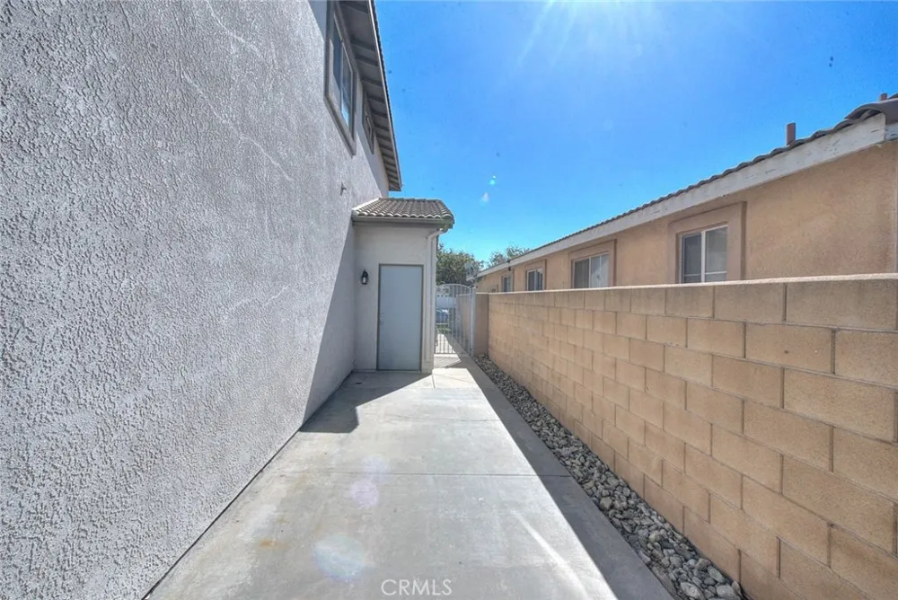5732 Ridgemark Fontana, CA 92336