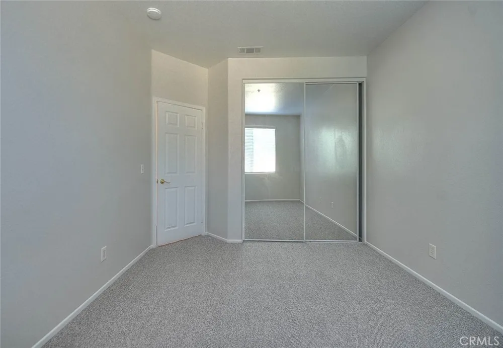 5732 Ridgemark Fontana, CA 92336