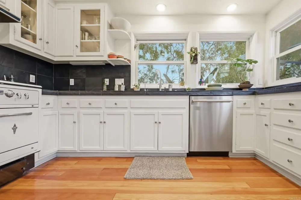 1751 Eolus Avenue Encinitas, CA 92024