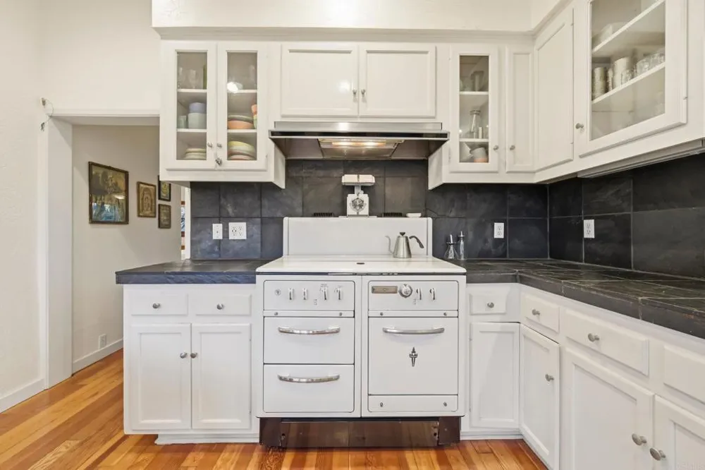 1751 Eolus Avenue Encinitas, CA 92024
