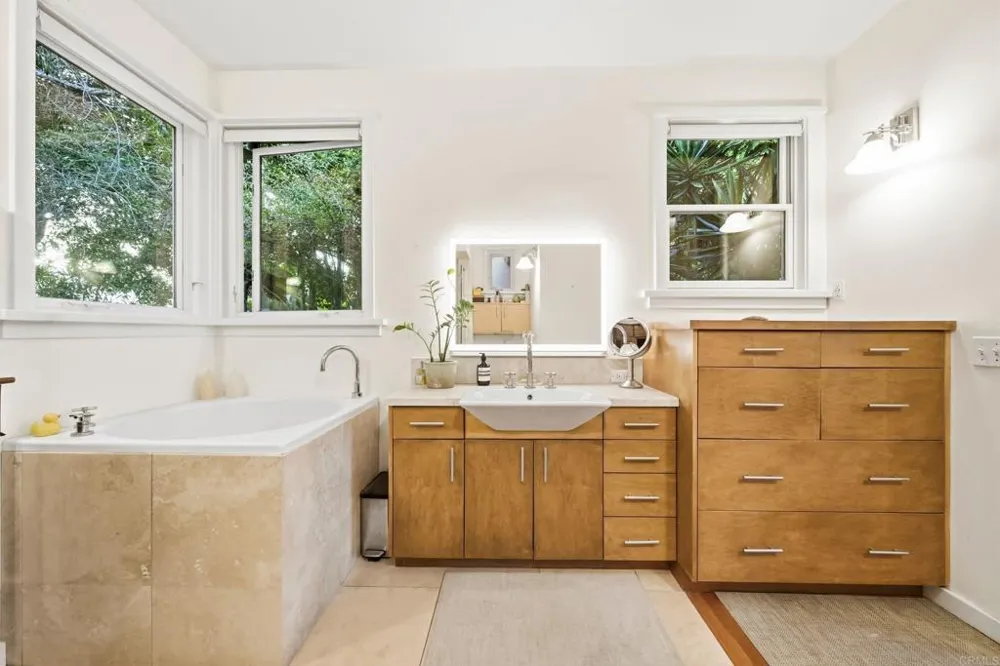 1751 Eolus Avenue Encinitas, CA 92024