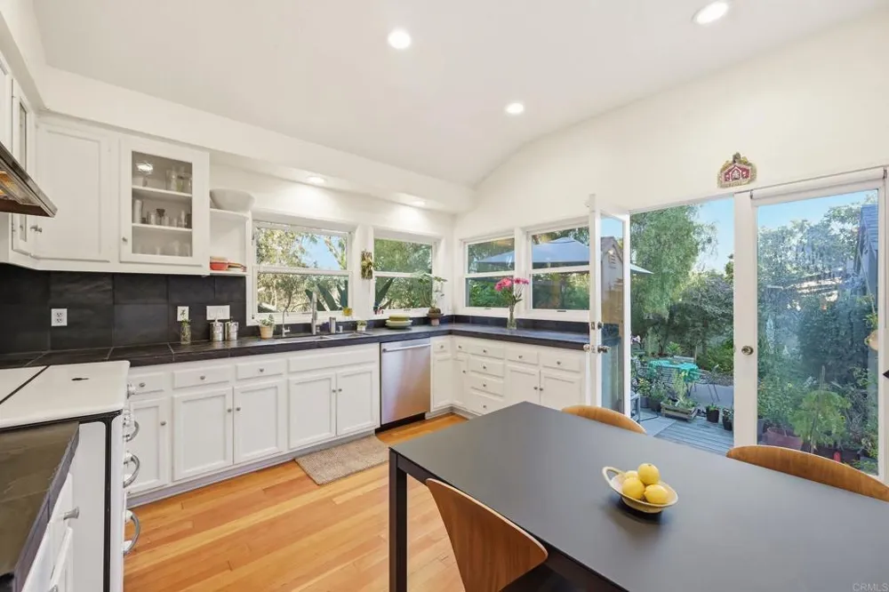 1751 Eolus Avenue Encinitas, CA 92024