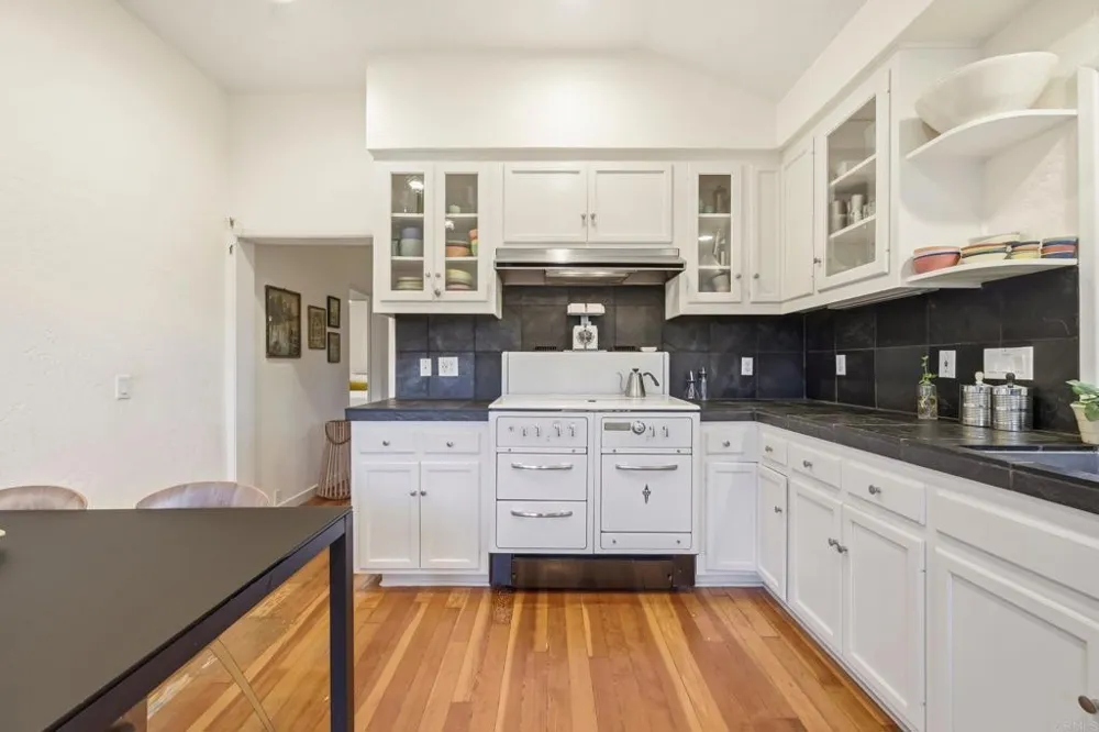1751 Eolus Avenue Encinitas, CA 92024