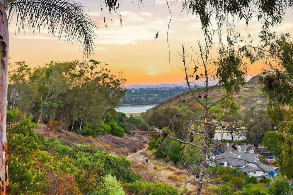 1751 Eolus Avenue Encinitas, CA 92024