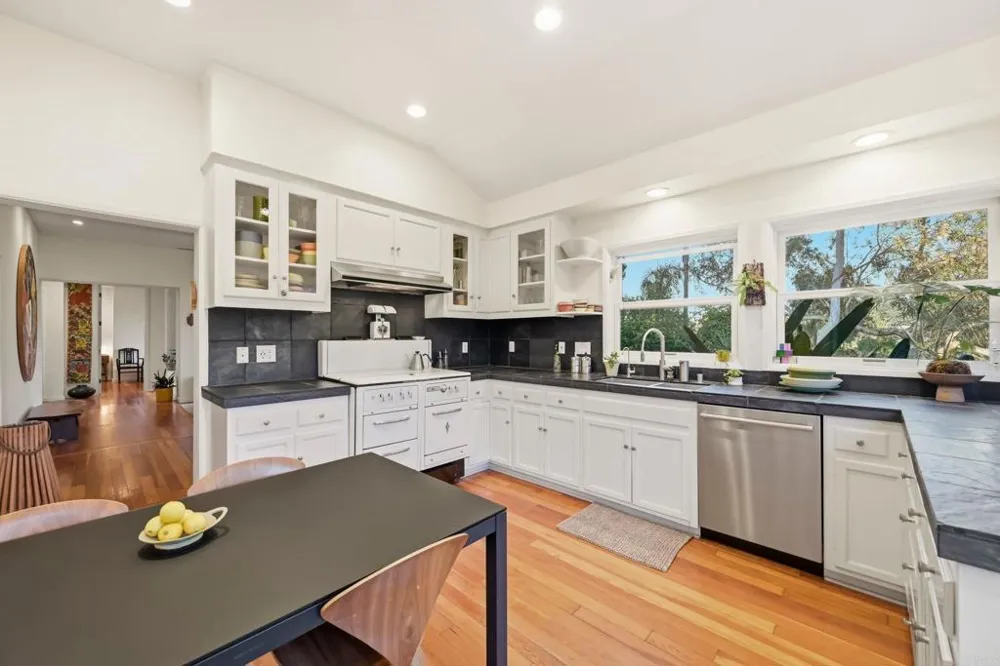 1751 Eolus Avenue Encinitas, CA 92024