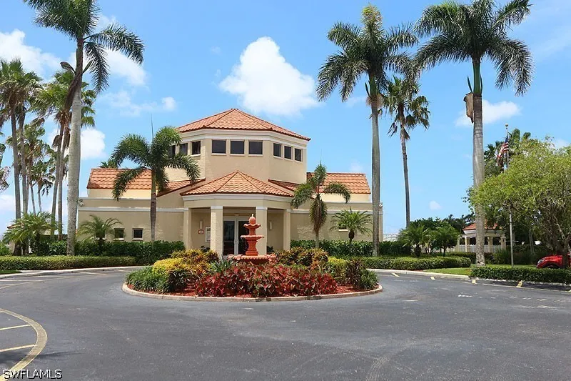 Emerald Circle #201 Naples, FL 34109