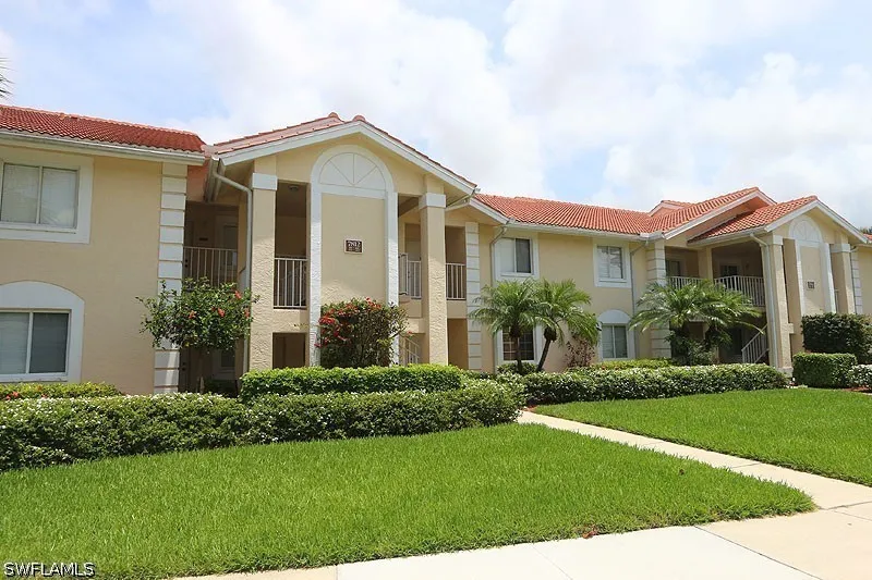 Emerald Circle #201 Naples, FL 34109