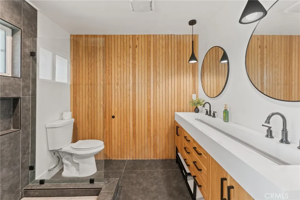 5107 Cimarron Los Angeles, CA 90062