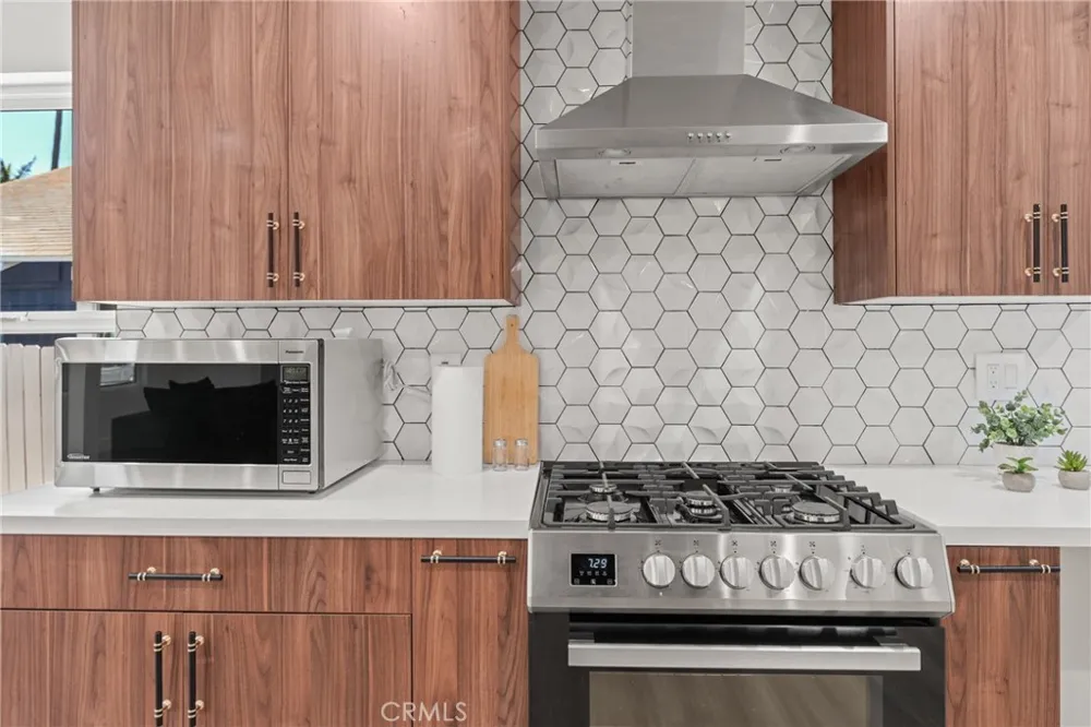 5107 Cimarron Los Angeles, CA 90062