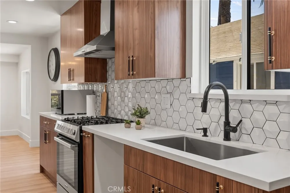 5107 Cimarron Los Angeles, CA 90062