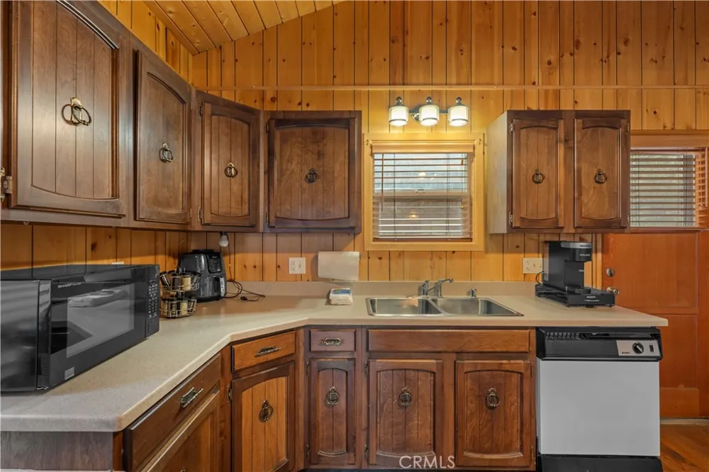 904 Michael Big Bear City, CA 92314