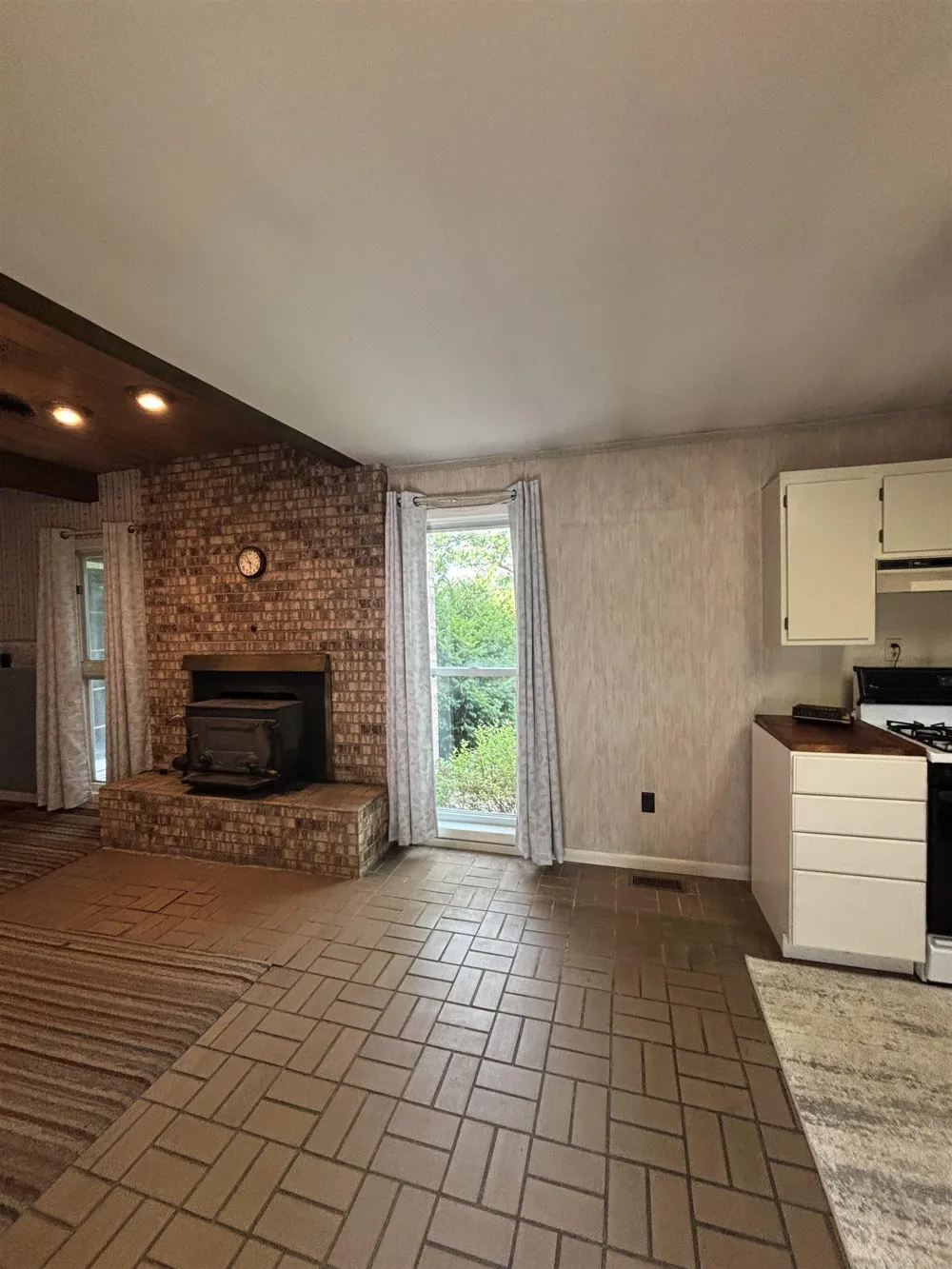4589 Geneva Road Warren Township, MI 48618