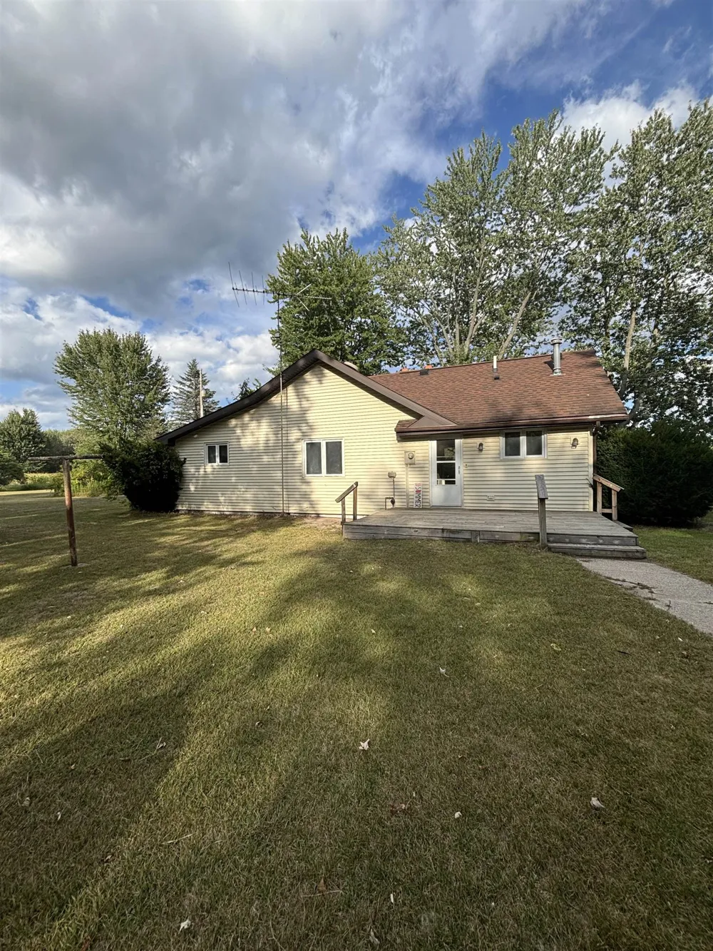 4589 Geneva Road Warren Township, MI 48618