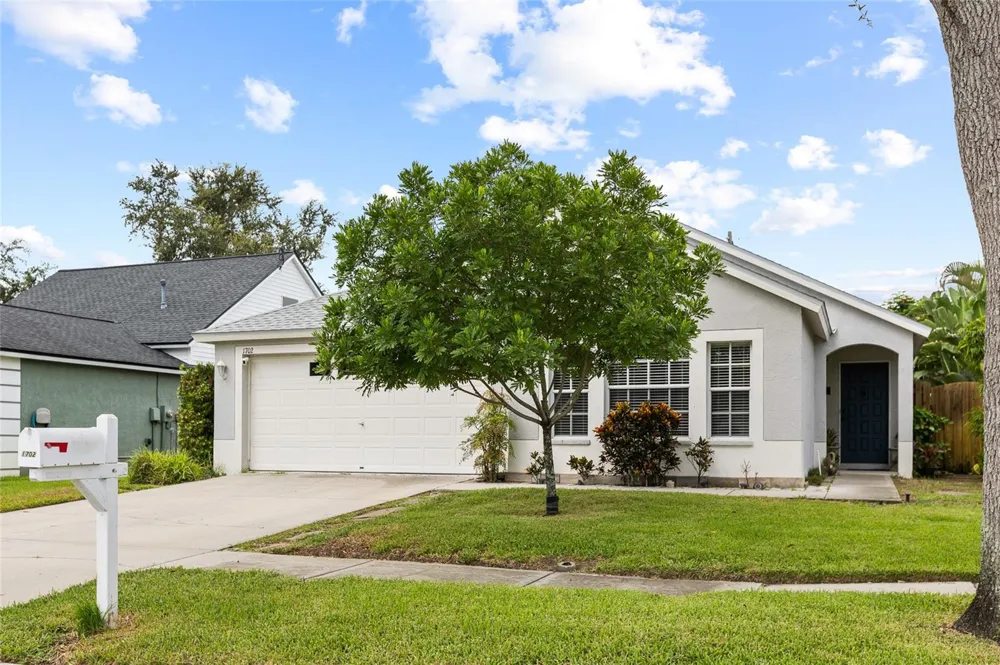 1702 MEADOW OAK LANE Tarpon Springs, FL 34689