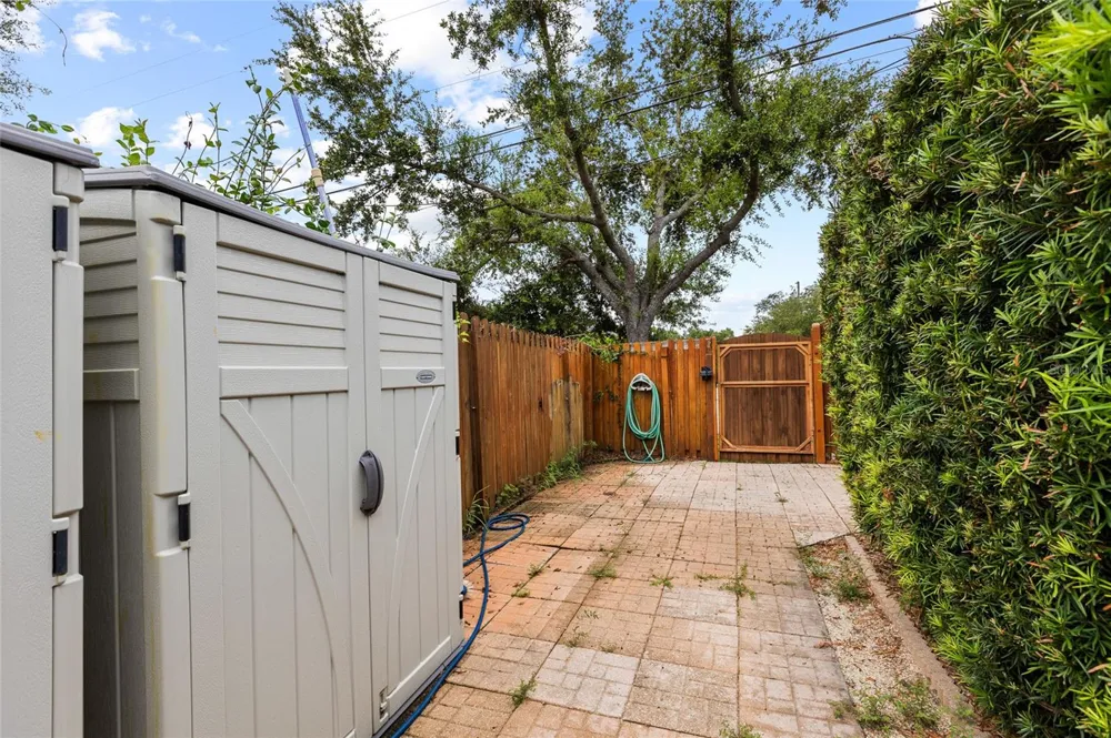1702 MEADOW OAK LANE Tarpon Springs, FL 34689