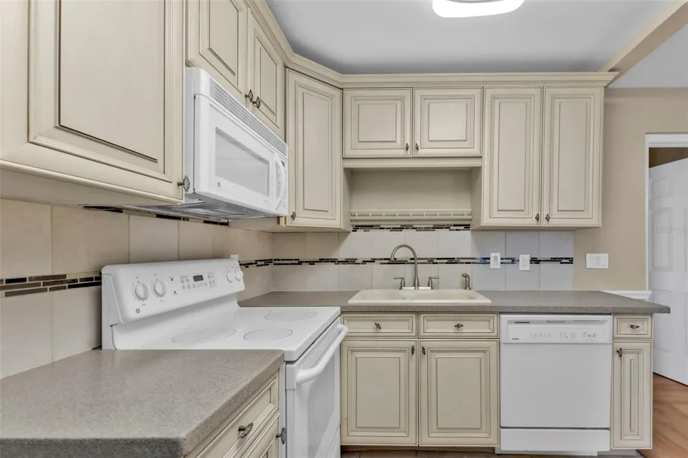 8172 TRIONFO AVENUE North Port, FL 34287
