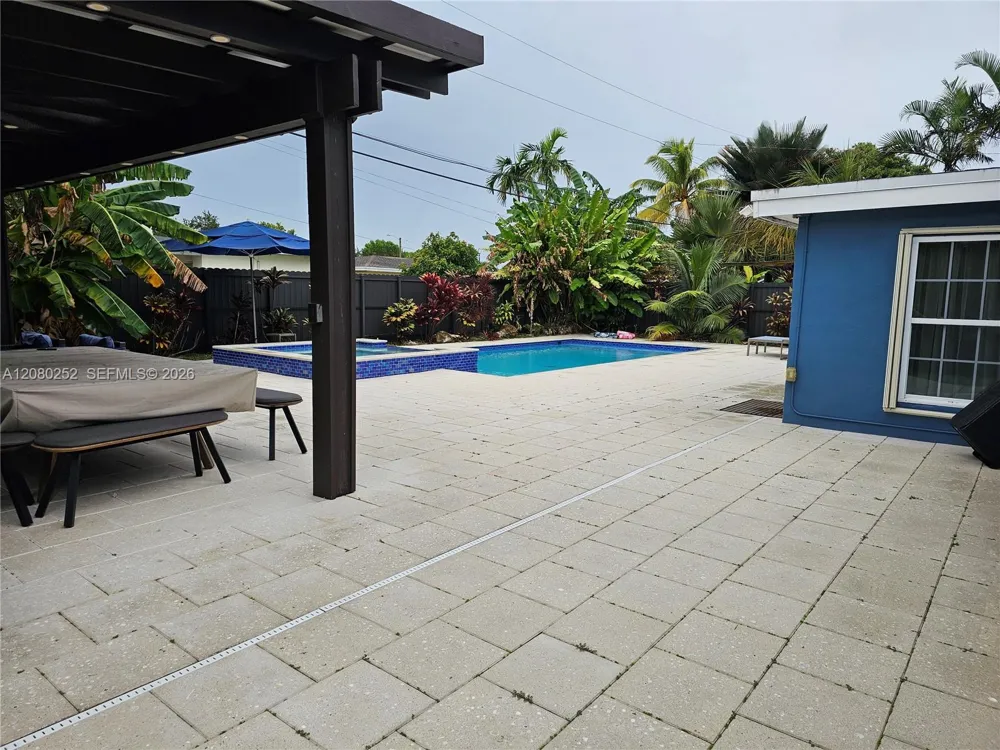 20700 Leeward Ln Cutler Bay, FL 33189
