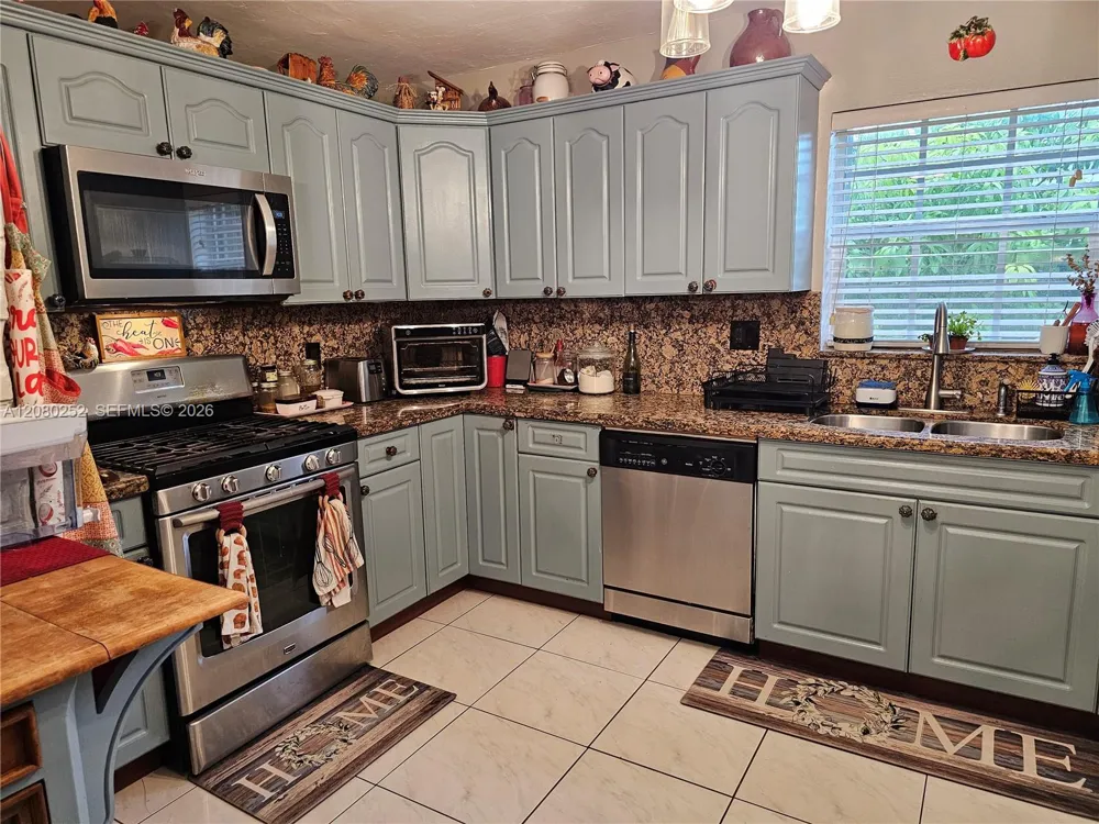20700 Leeward Ln Cutler Bay, FL 33189