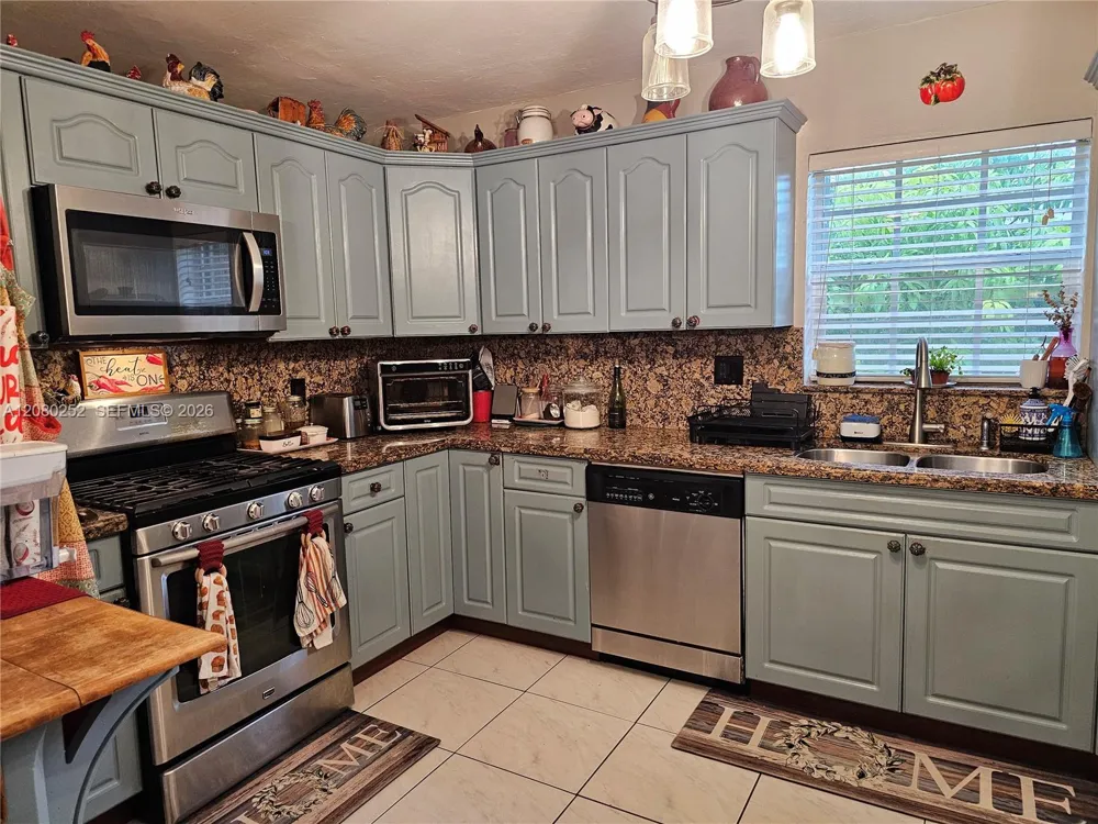 20700 Leeward Ln Cutler Bay, FL 33189