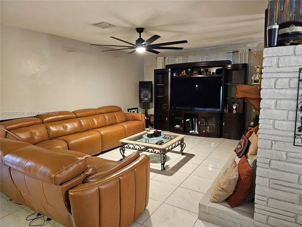 20700 Leeward Ln Cutler Bay, FL 33189