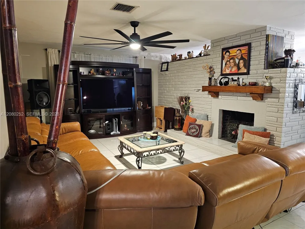 20700 Leeward Ln Cutler Bay, FL 33189