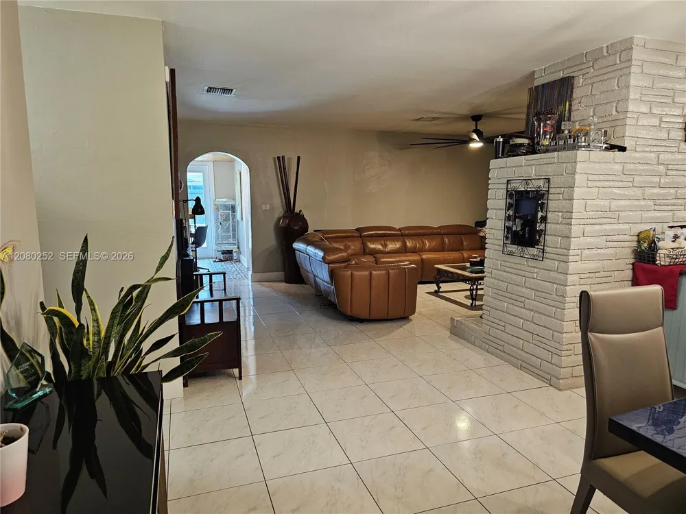20700 Leeward Ln Cutler Bay, FL 33189