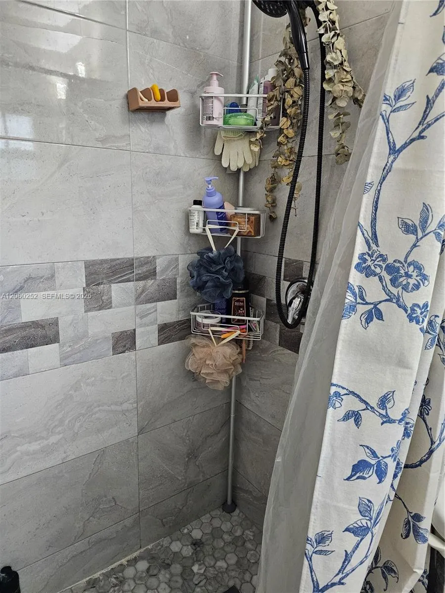 20700 Leeward Ln Cutler Bay, FL 33189