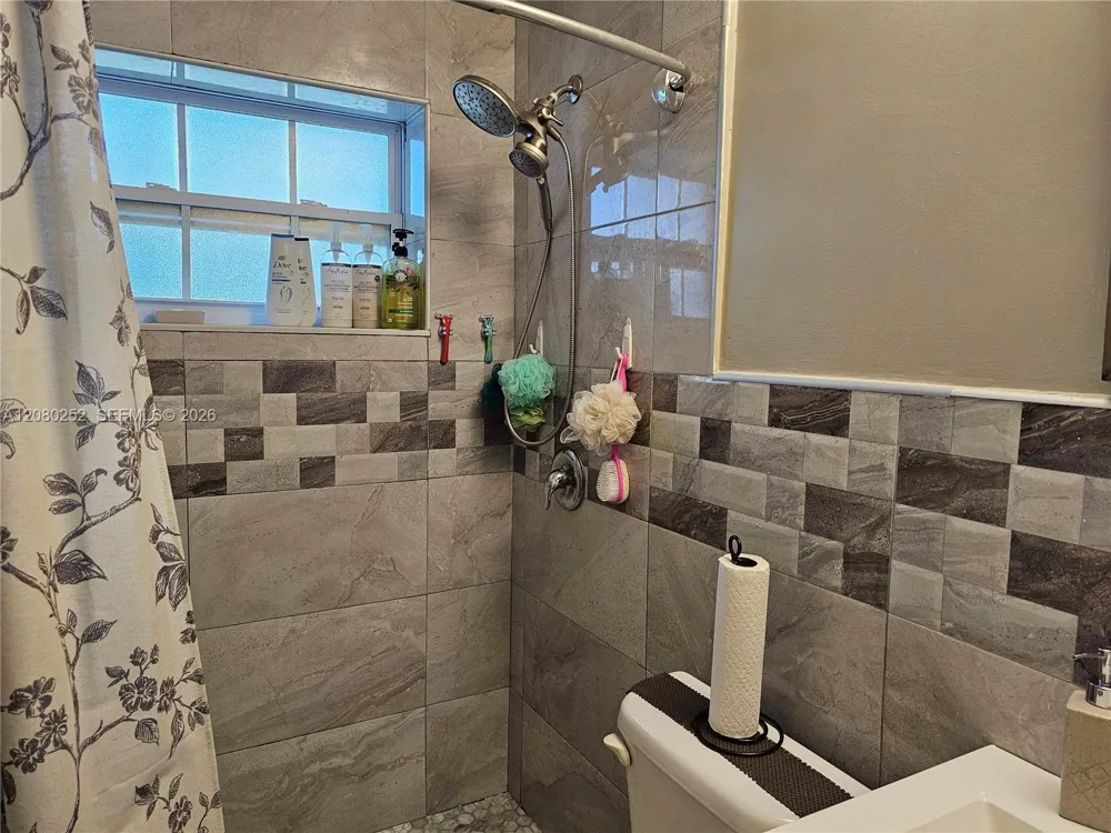 20700 Leeward Ln Cutler Bay, FL 33189