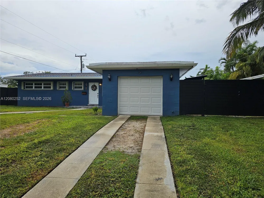 20700 Leeward Ln Cutler Bay, FL 33189