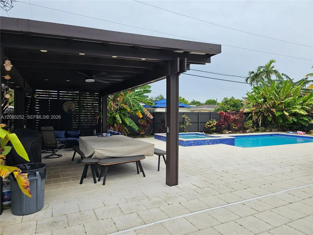 20700 Leeward Ln Cutler Bay, FL 33189