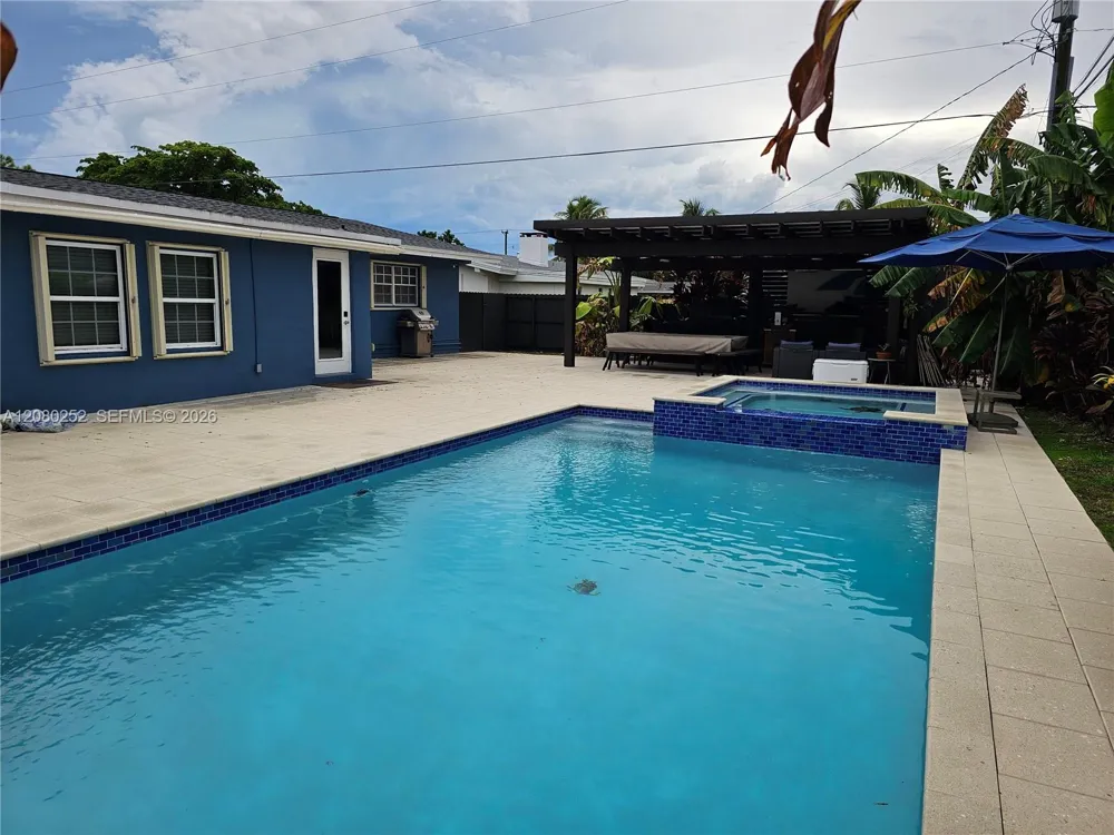 20700 Leeward Ln Cutler Bay, FL 33189
