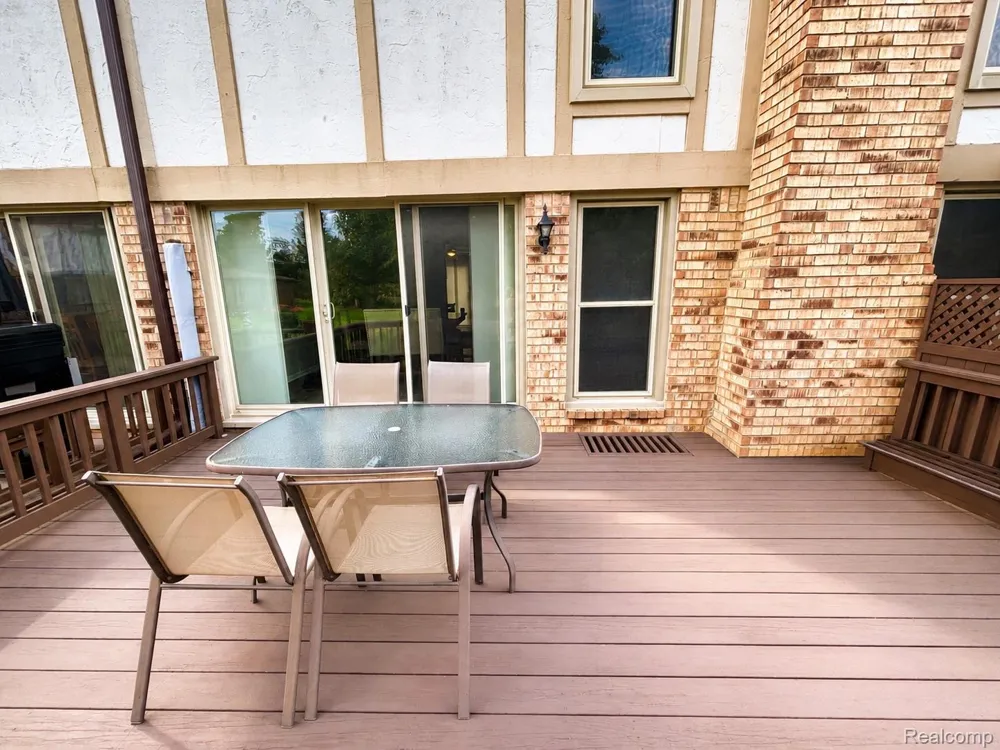 49370 Mayflower Court #55 Shelby Charter Township, MI 48315