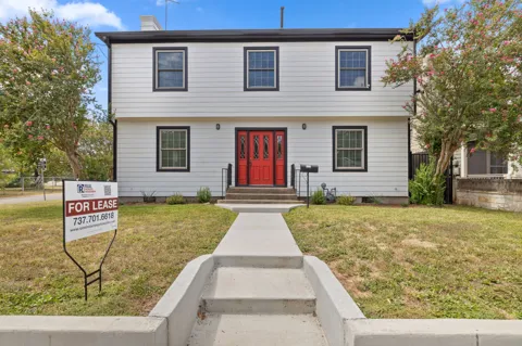 1013 E 38th 1/2 Street