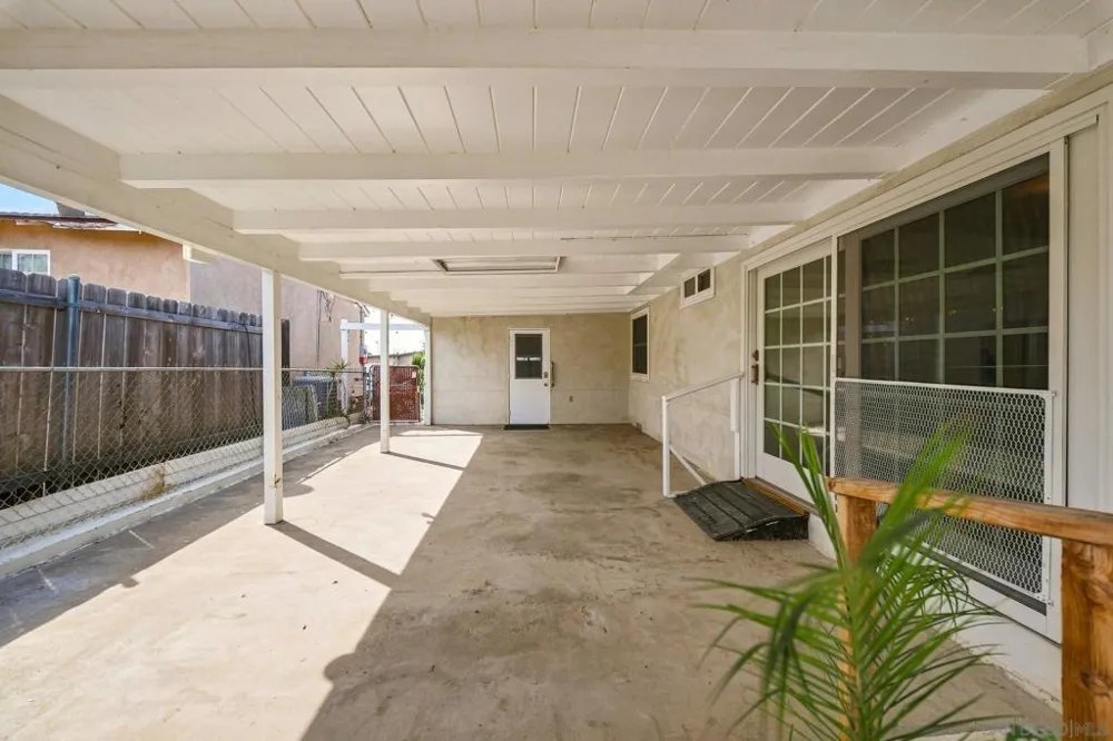 6082 Schuyler San Diego, CA 92139