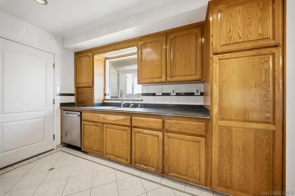 6082 Schuyler San Diego, CA 92139
