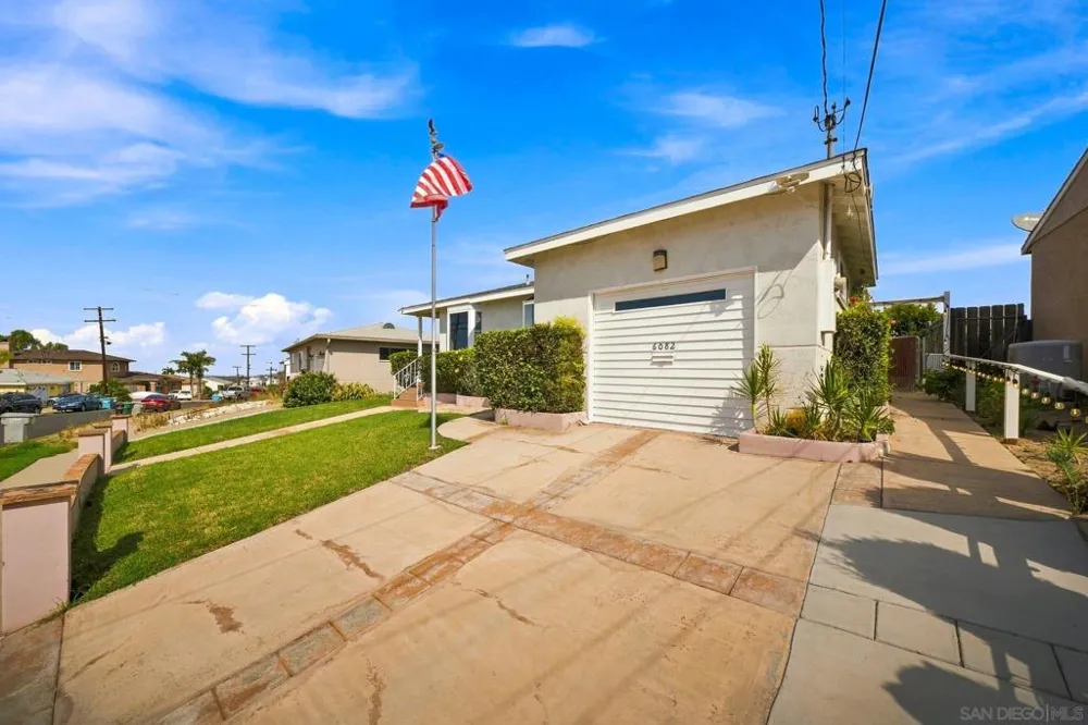 6082 Schuyler San Diego, CA 92139