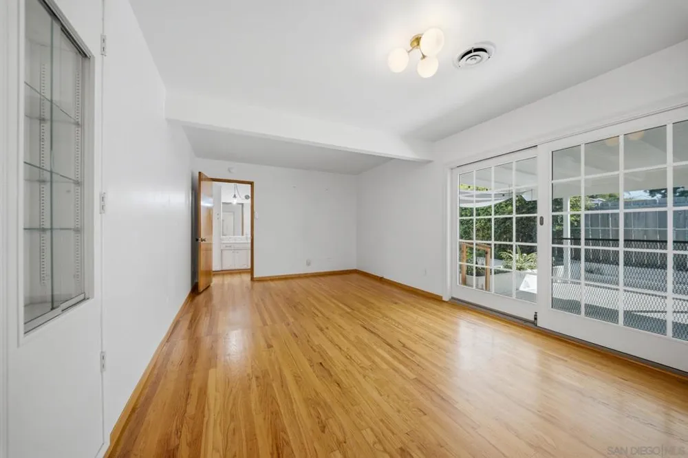 6082 Schuyler San Diego, CA 92139
